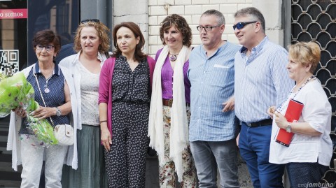 Langreo recuerda al actor Carlos Álvarez-Nóvoa con una placa en su casa natal