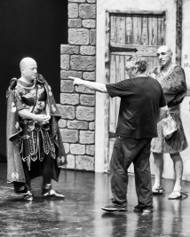 Esta semana Teatro Kumen representará su COMEDIA DE MILES GLORIOSUS en Grado y Navia.